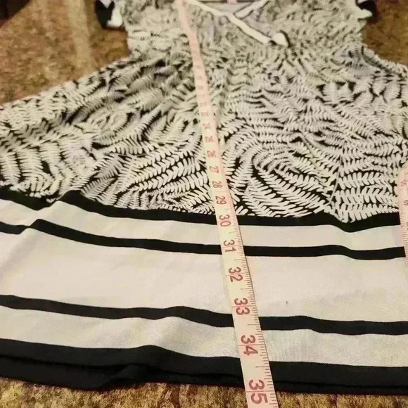 Michael Kors Fit & Flare Faux Wrap Black White Fern Pattern Cap Sleeve Dress - Picture 5 of 10